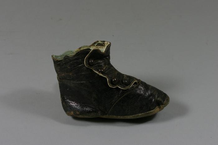 Shoe (x2006.125)